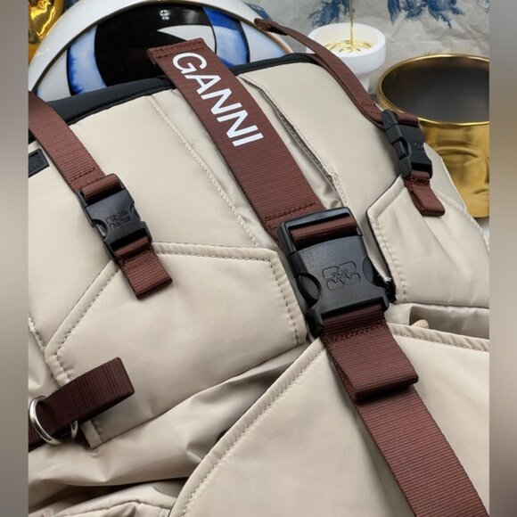🆕 GANNI 🧿 NWT Taupe Oyster Gray Recycled Tech Backpack - Picture 9 of 12